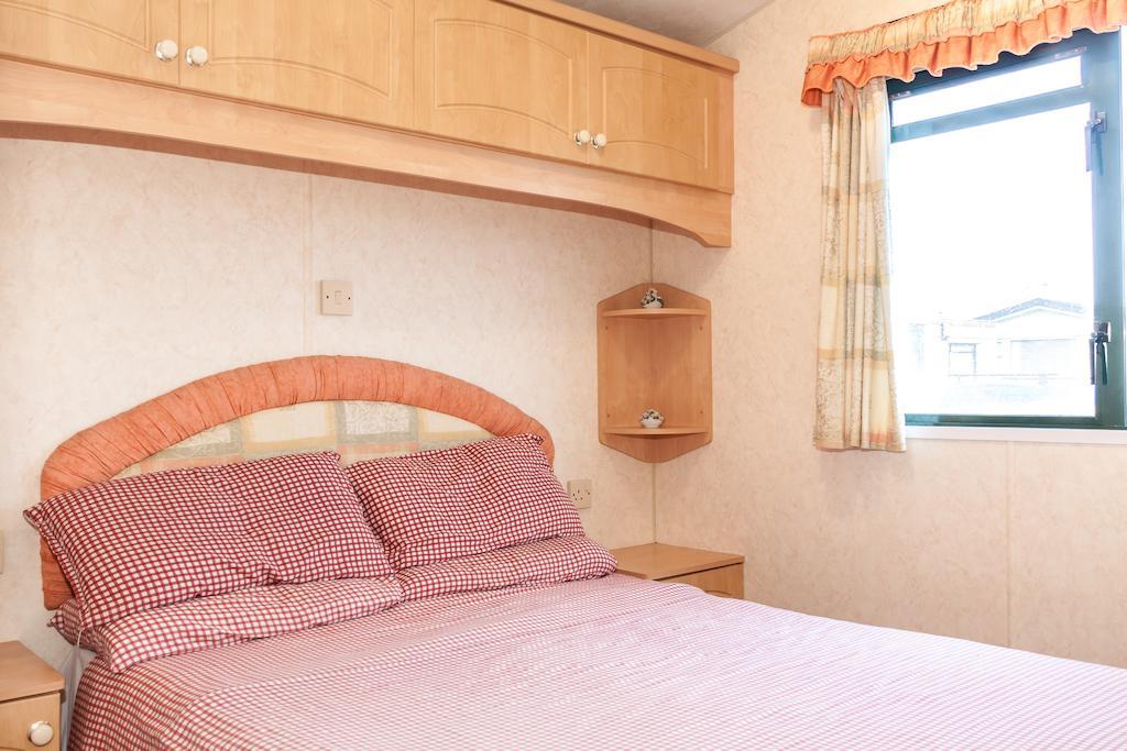 Coral Beach Holiday Park สเกคเนส ห้อง รูปภาพ